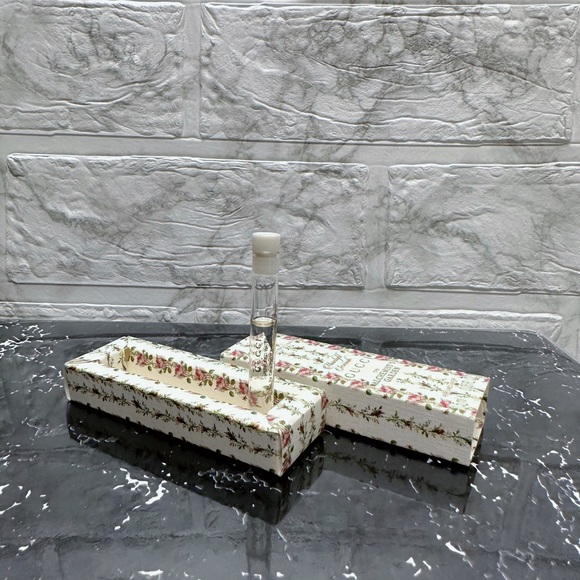 Gucci The ALCHEMIST'S' GARDEN perfume samples - Picture 2 of 2